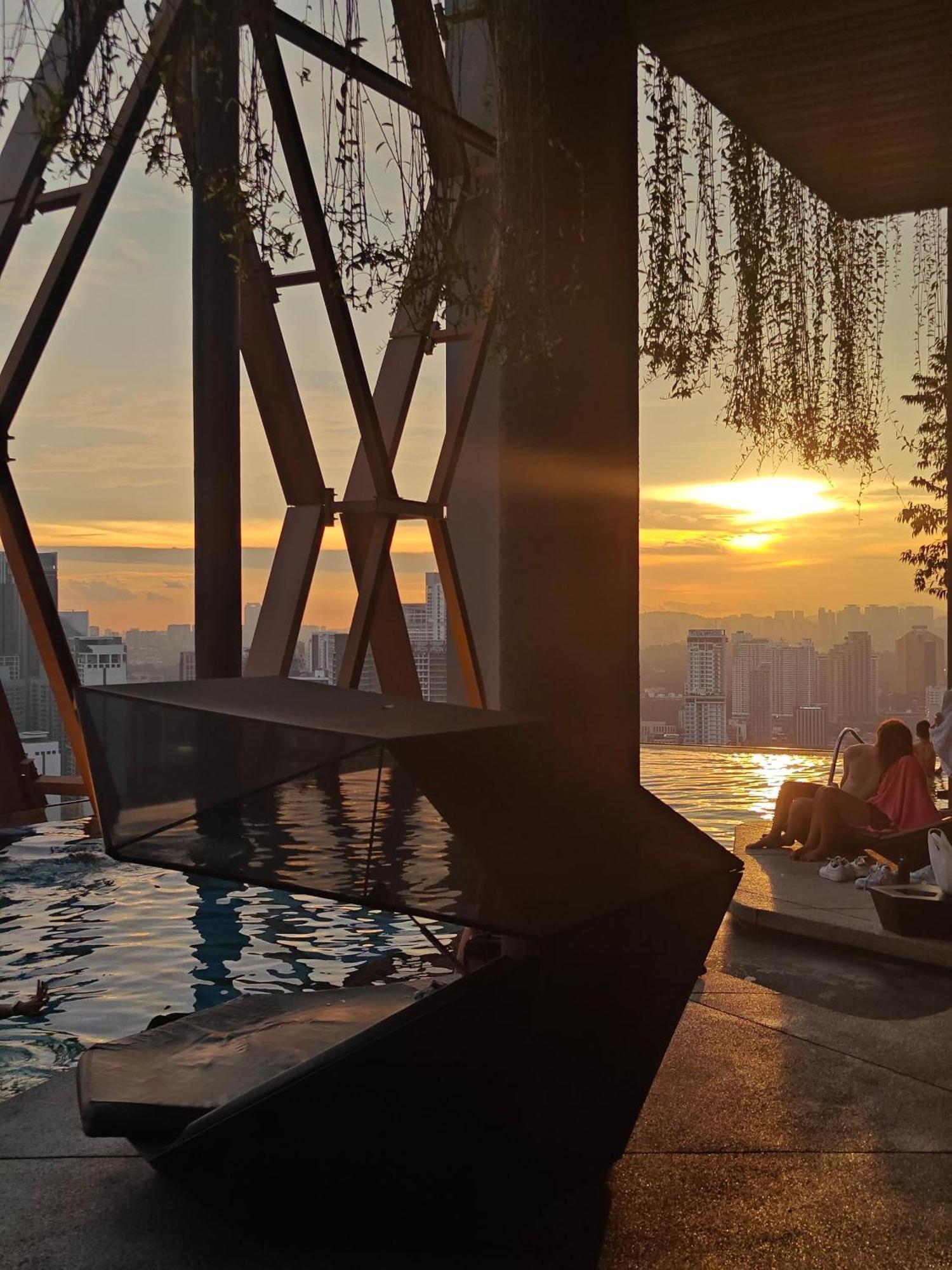 Scarletz Suites Twin Tower Klcc Kuala Lumpur By Okidoki Exterior photo