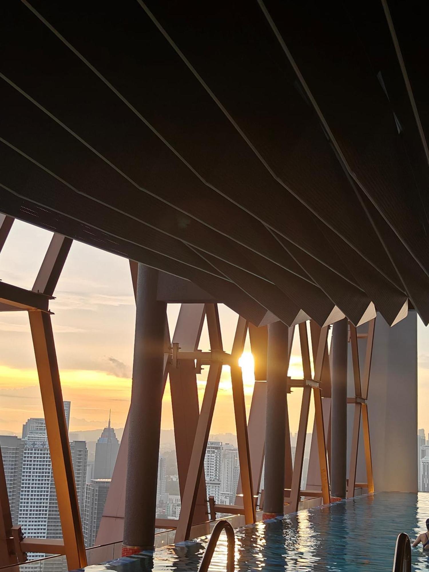 Scarletz Suites Twin Tower Klcc Kuala Lumpur By Okidoki Exterior photo