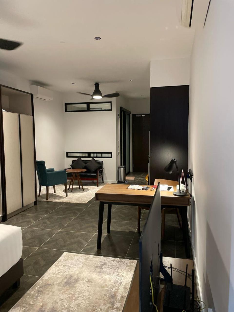Scarletz Suites Twin Tower Klcc Kuala Lumpur By Okidoki Exterior photo